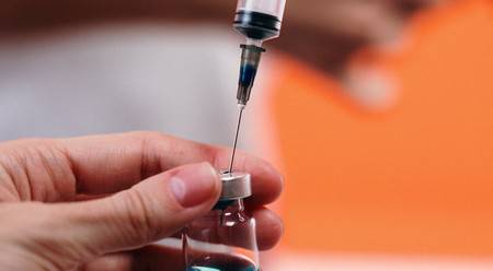¿Por qué se suspendieron los ensayos clínicos de la vacuna contra el Coronavirus?