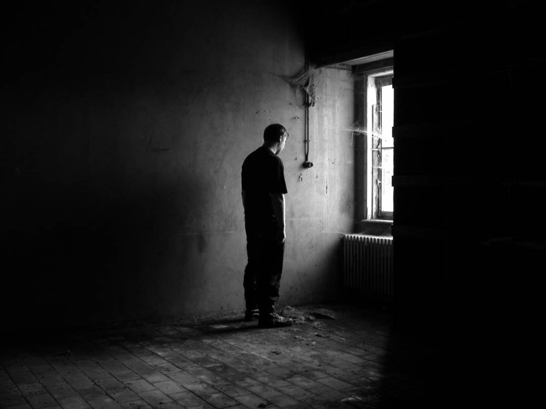 Adultos jóvenes con Esquizofrenia: en mayor riesgo de Suicidio que los mayores